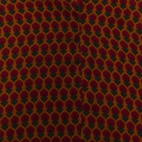 Ruffle Sleeves mid v top - Picture 2 of 3